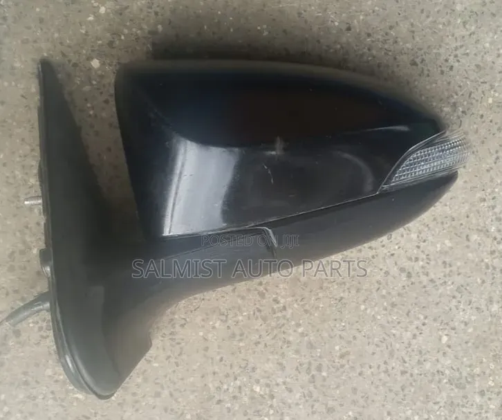 Toyota Porte Sidemirror