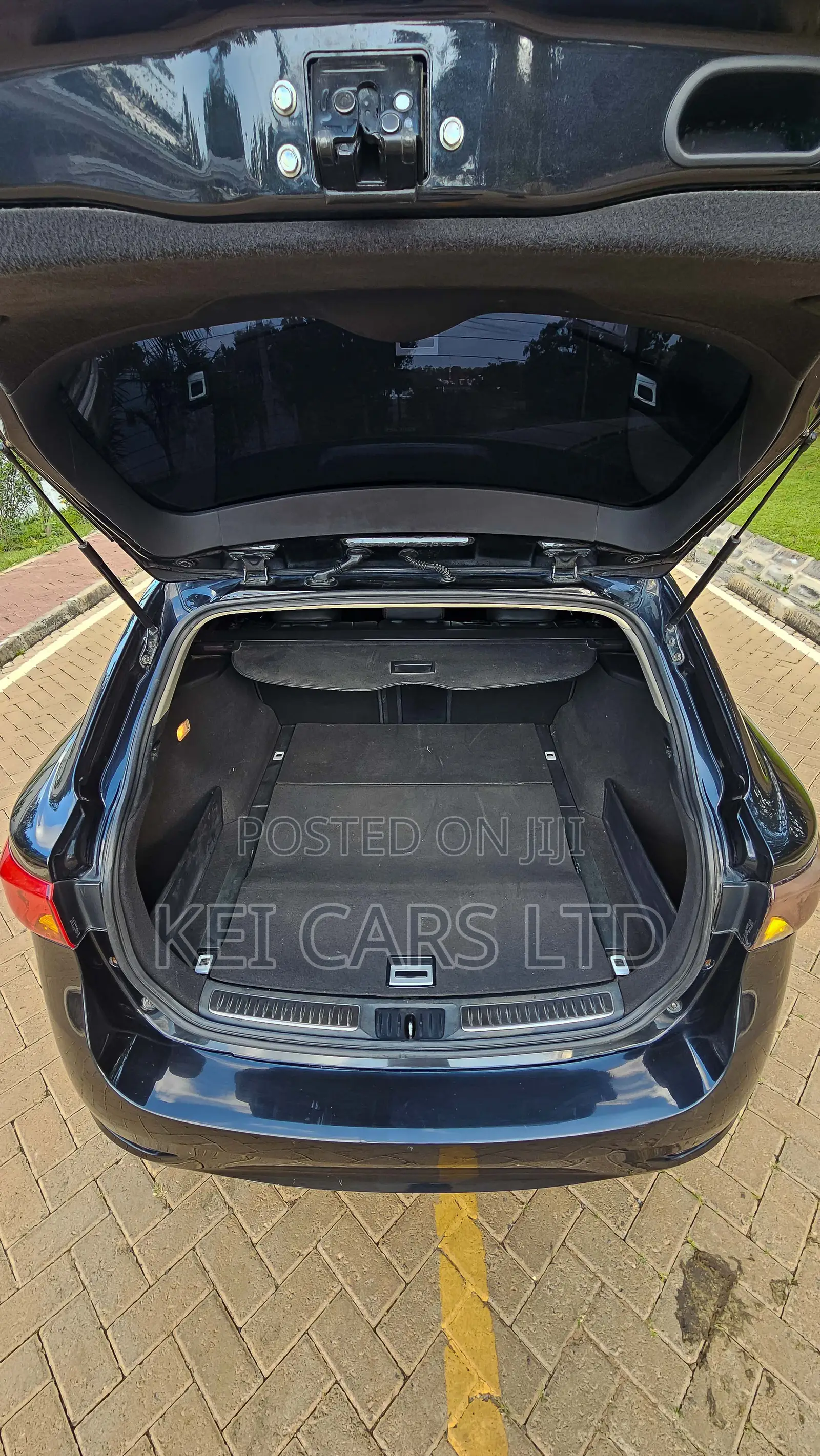 Toyota Avensis 2016 Black