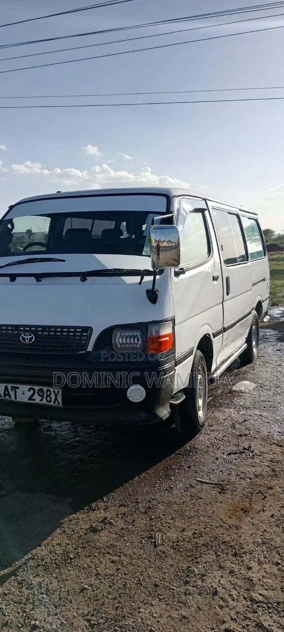 Toyota HiAce 2005 White