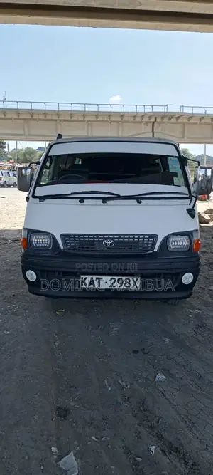 Toyota HiAce 2005 White