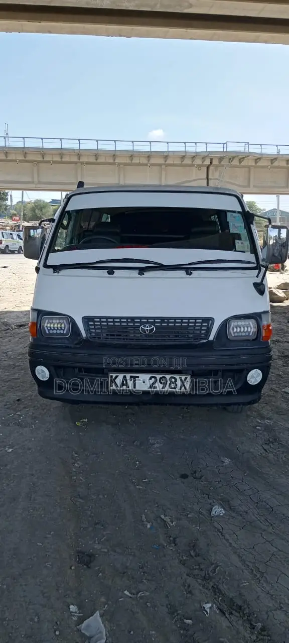 Toyota HiAce 2005 White