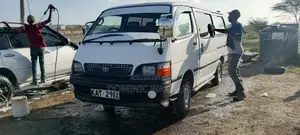 Toyota HiAce 2005 White