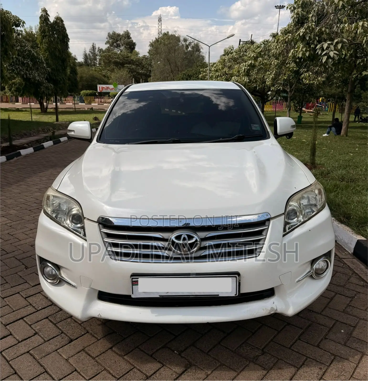 Toyota Vanguard 2010 White