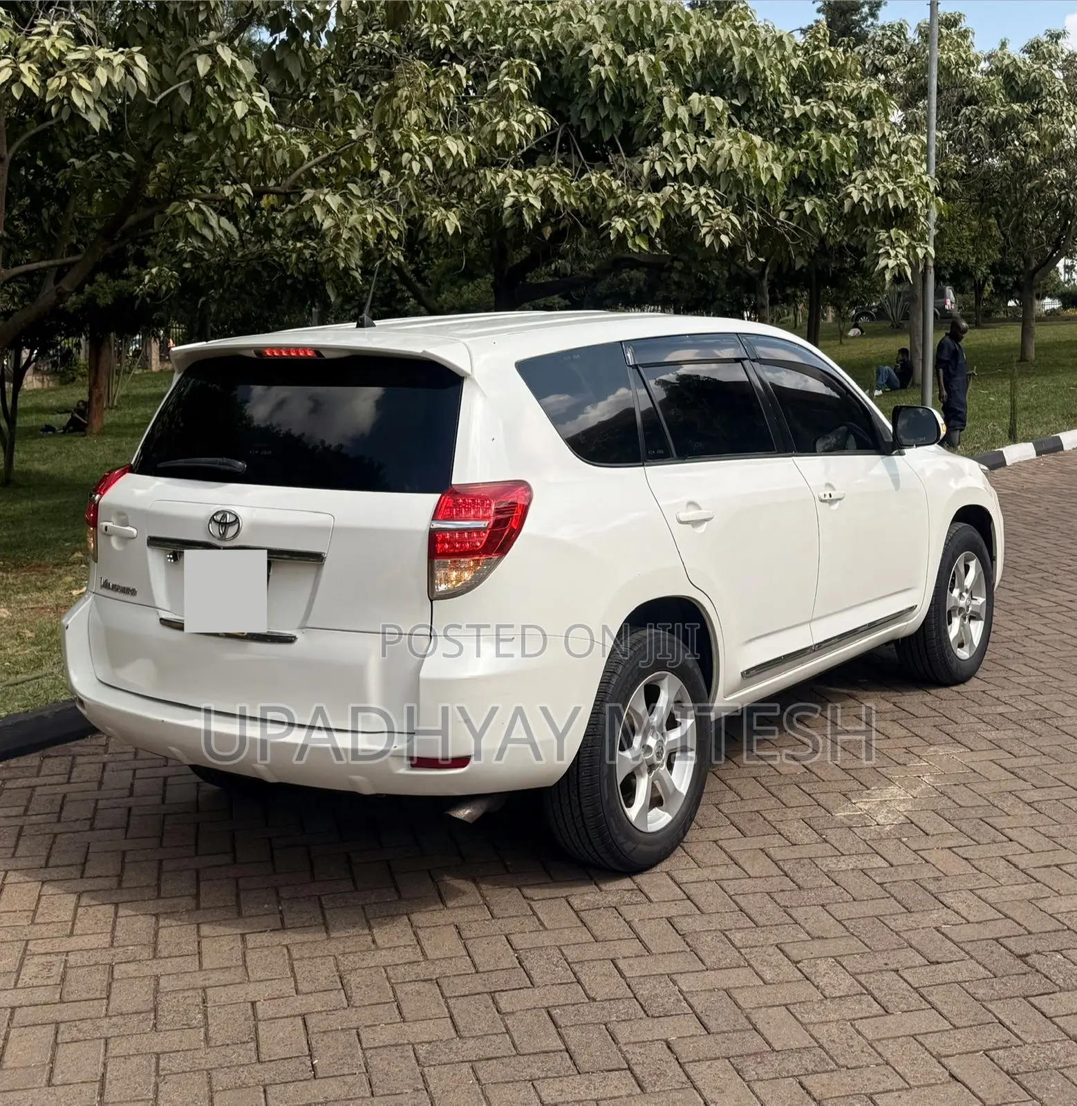Toyota Vanguard 2010 White