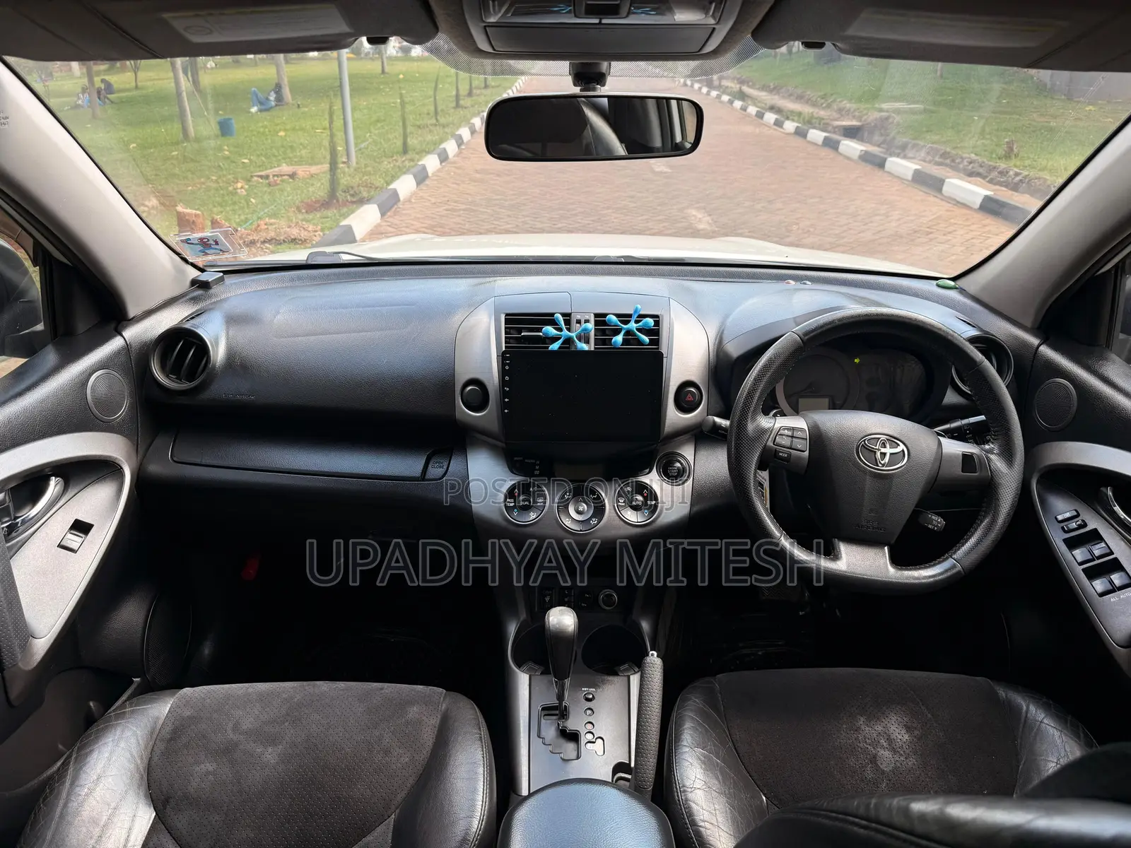 Toyota Vanguard 2010 White