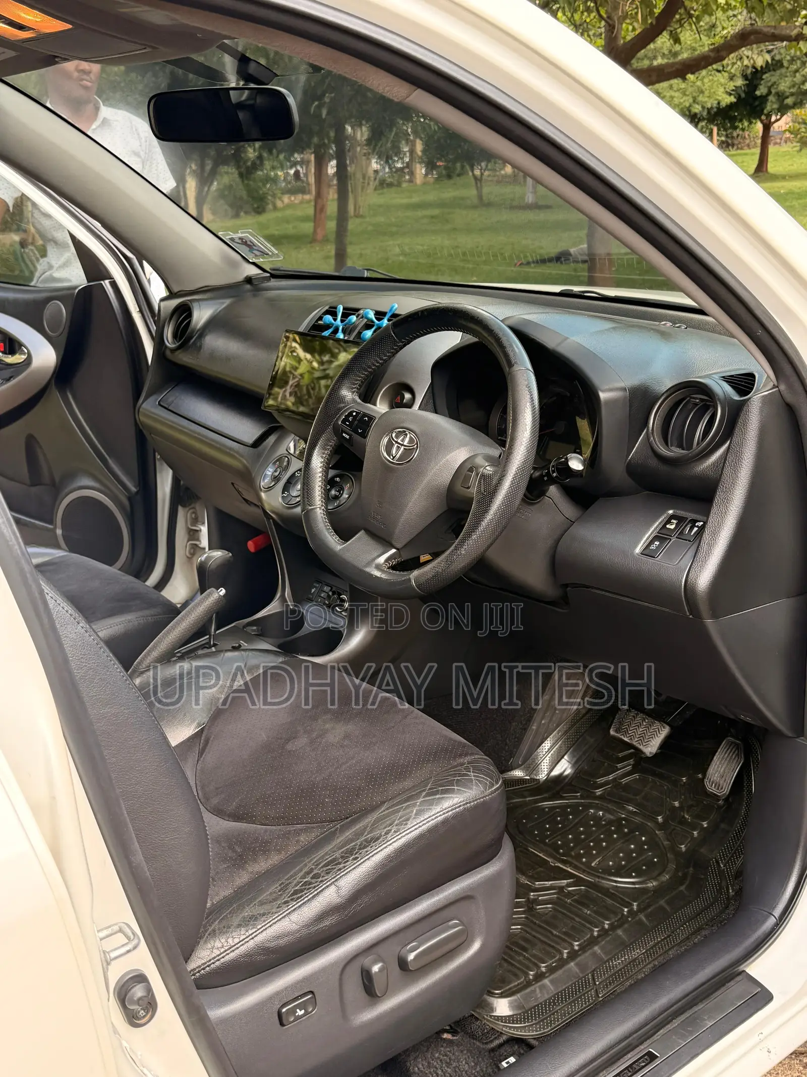 Toyota Vanguard 2010 White