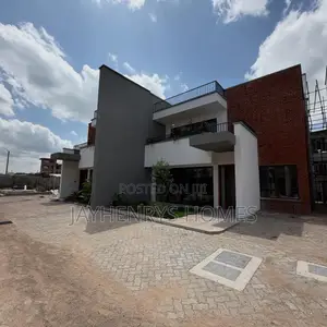 4bdrm House in Phenom Estate for sale