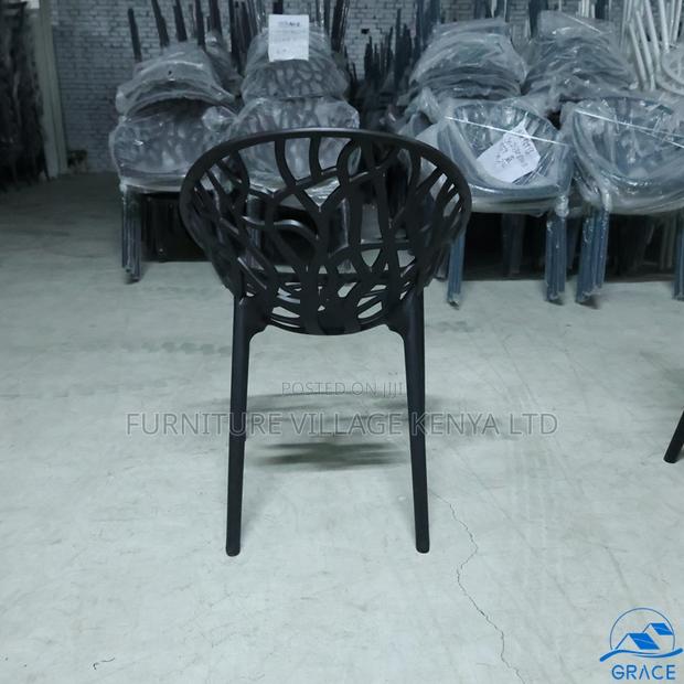 Modern Home Dining Plastic Chair. - thumbnail 3