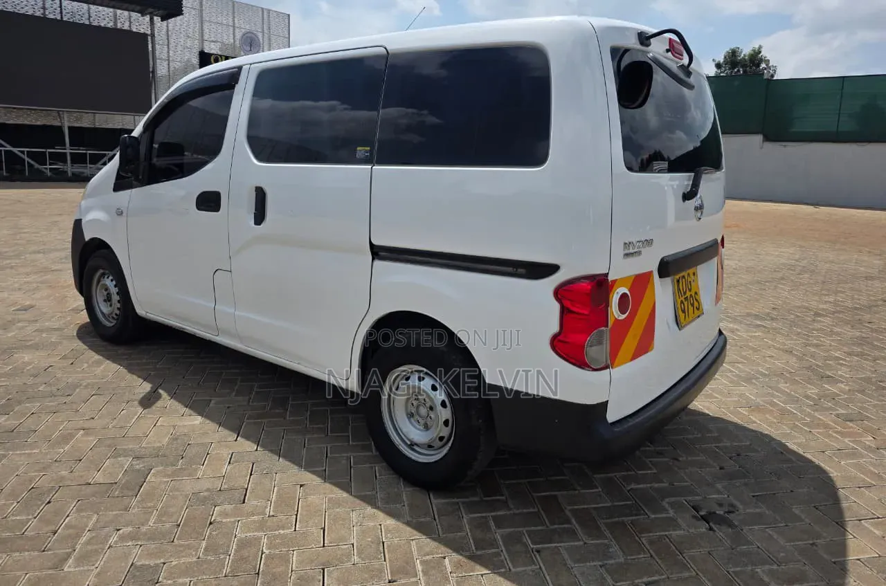 Nissan NV200 2015