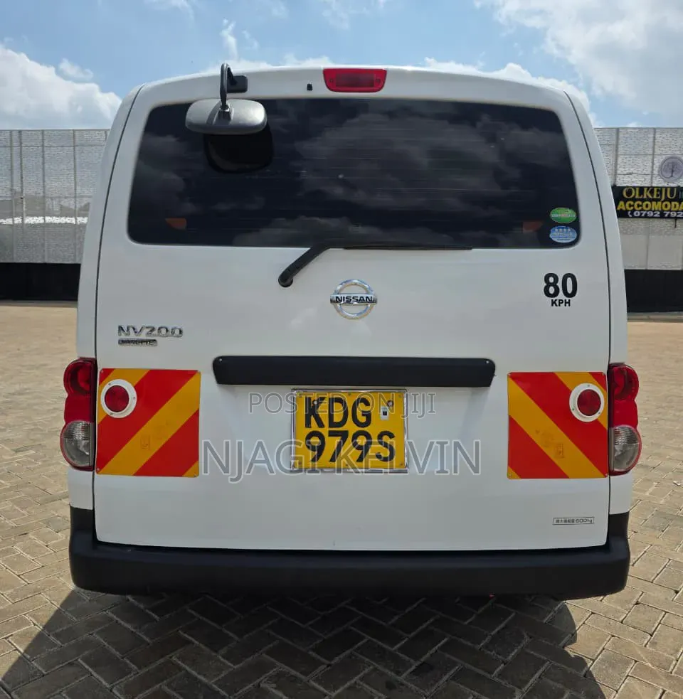 Nissan NV200 2015