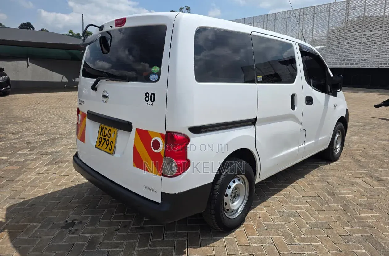 Nissan NV200 2015