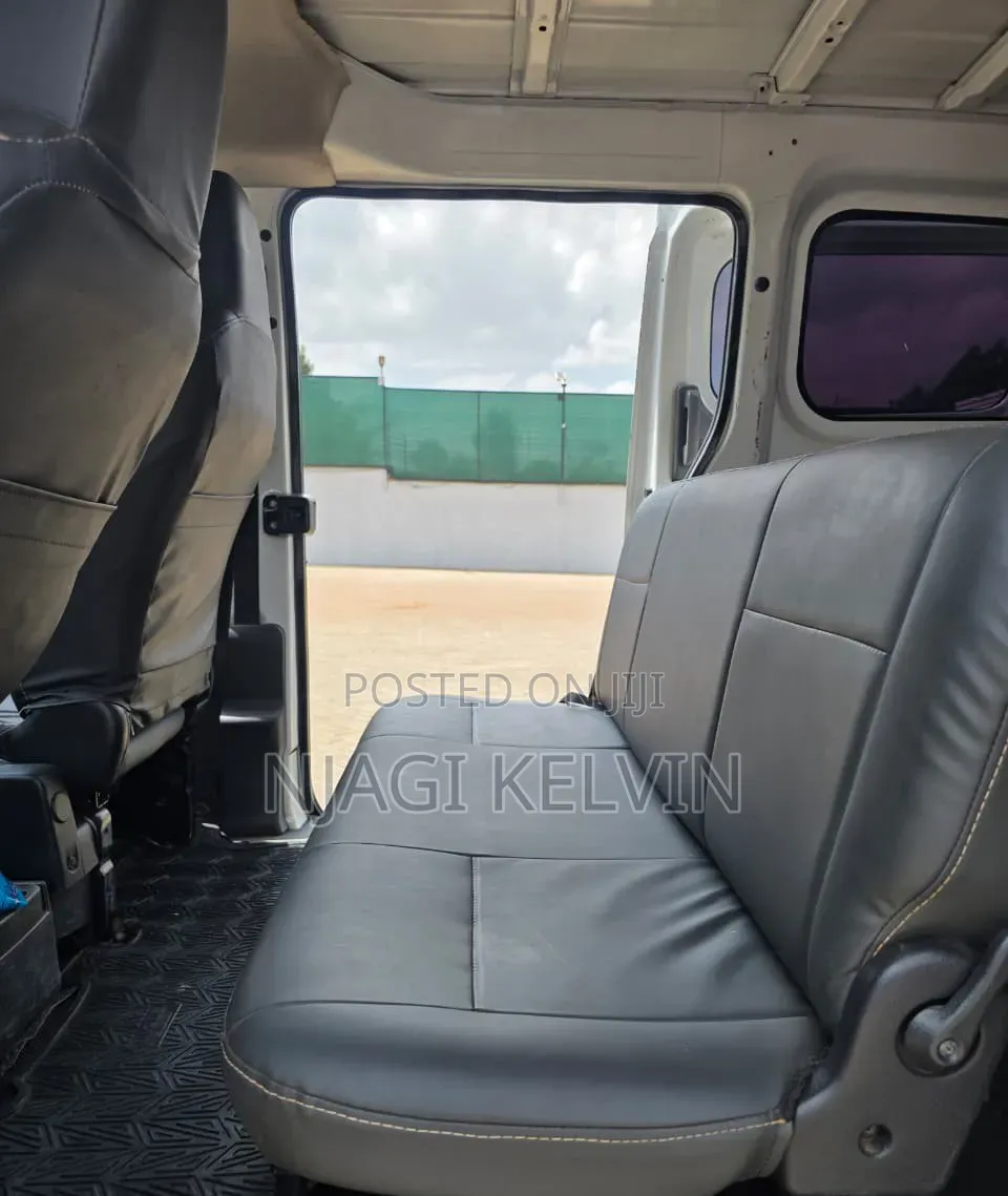 Nissan NV200 2015