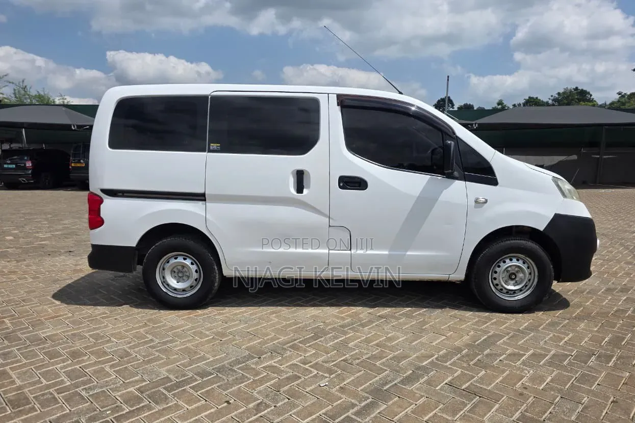 Nissan NV200 2015