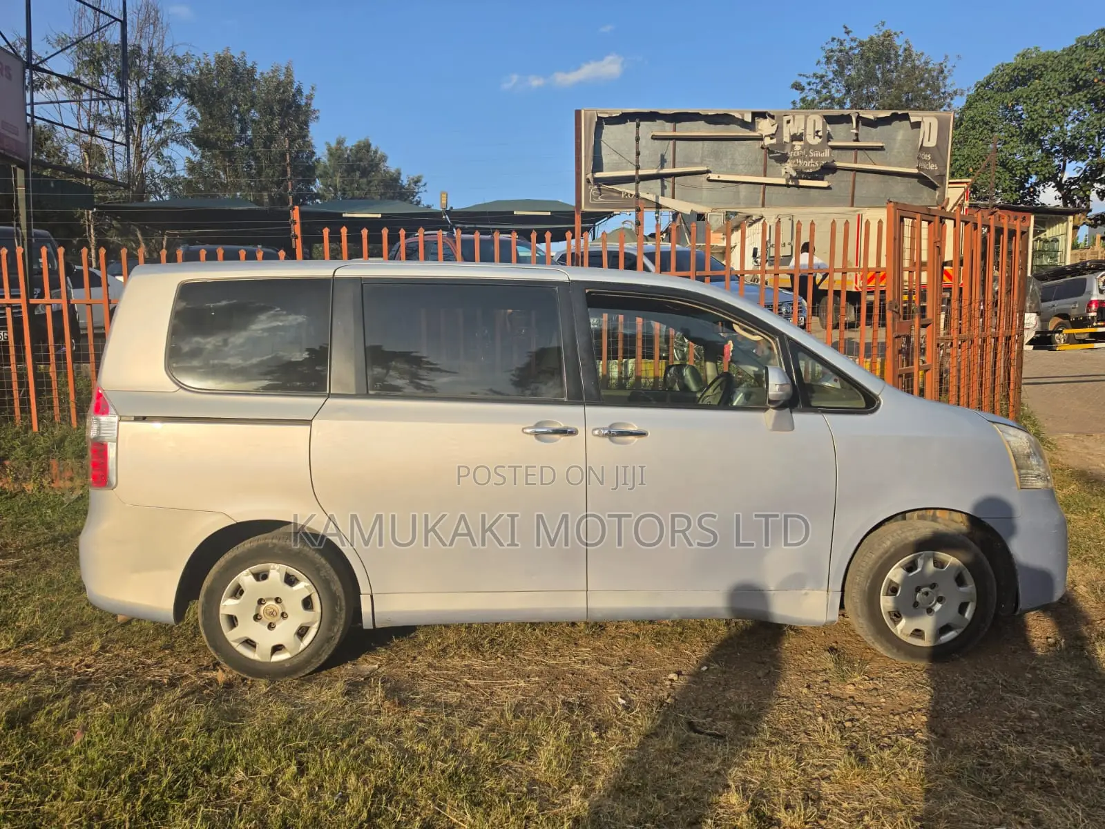 Toyota Noah 2010 Blue
