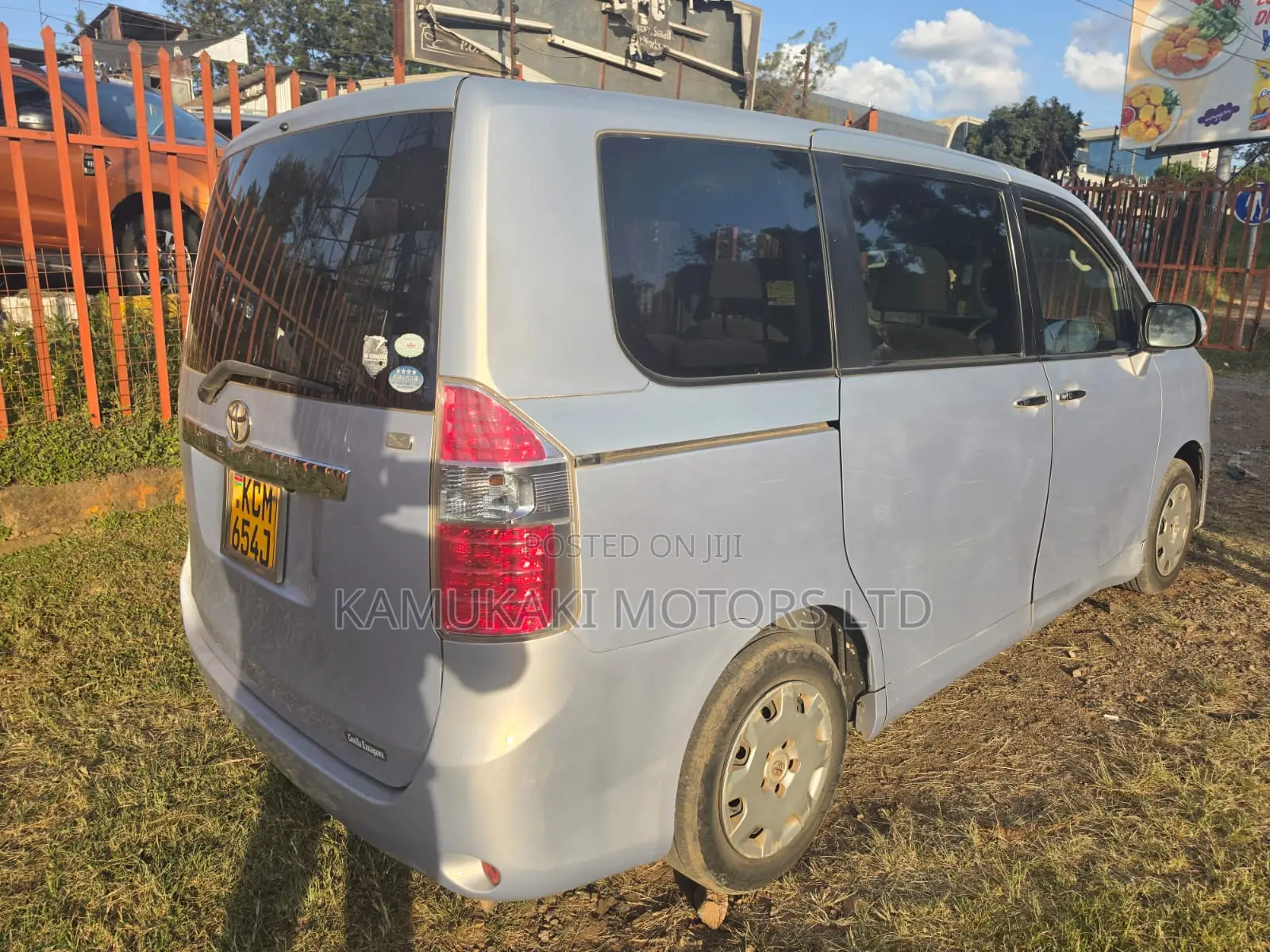 Toyota Noah 2010 Blue