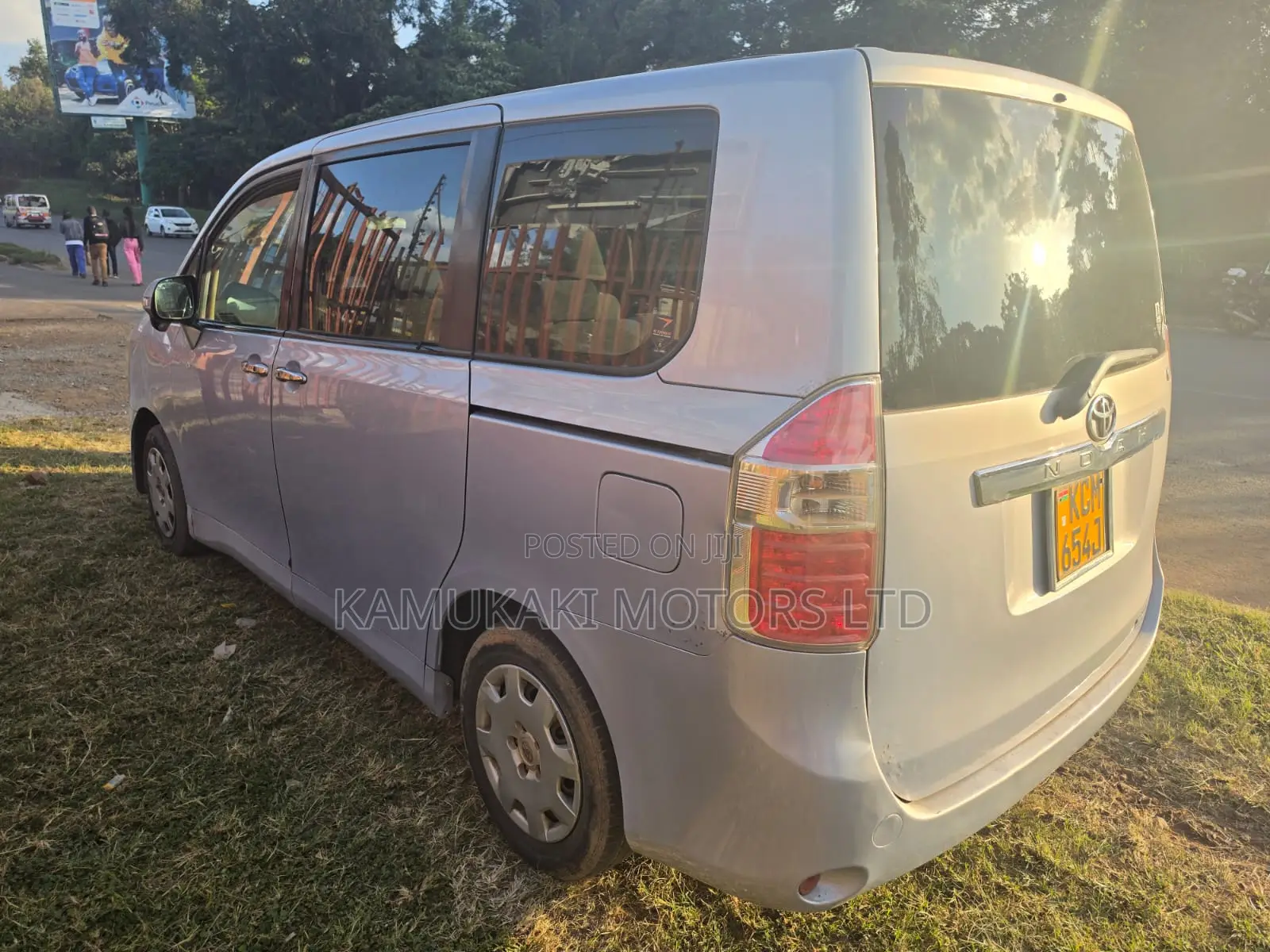 Toyota Noah 2010 Blue