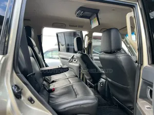Mitsubishi Pajero V80 3.2 DI-D 2015 Gray
