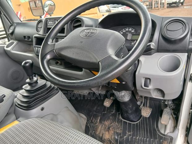 Toyota Dyna 2019 White - thumbnail 9