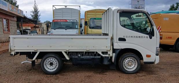 Toyota Dyna 2019 White - thumbnail 10