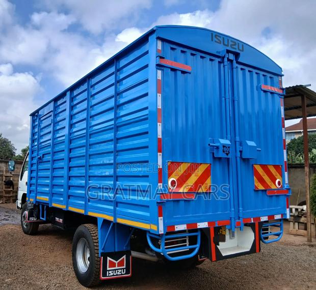 Isuzu NPR 2015 White - thumbnail 2