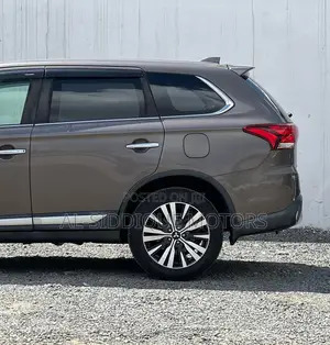 Mitsubishi Outlander 2019 Green