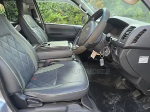 Toyota HiAce 2015 Silver