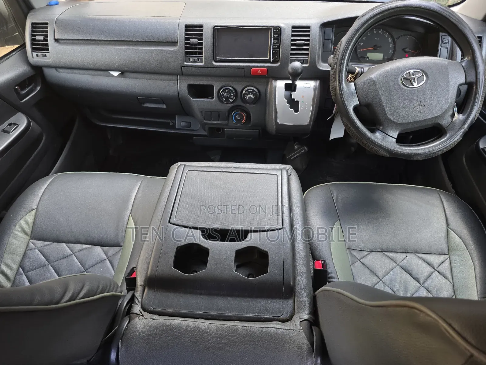 Toyota HiAce 2015 Silver