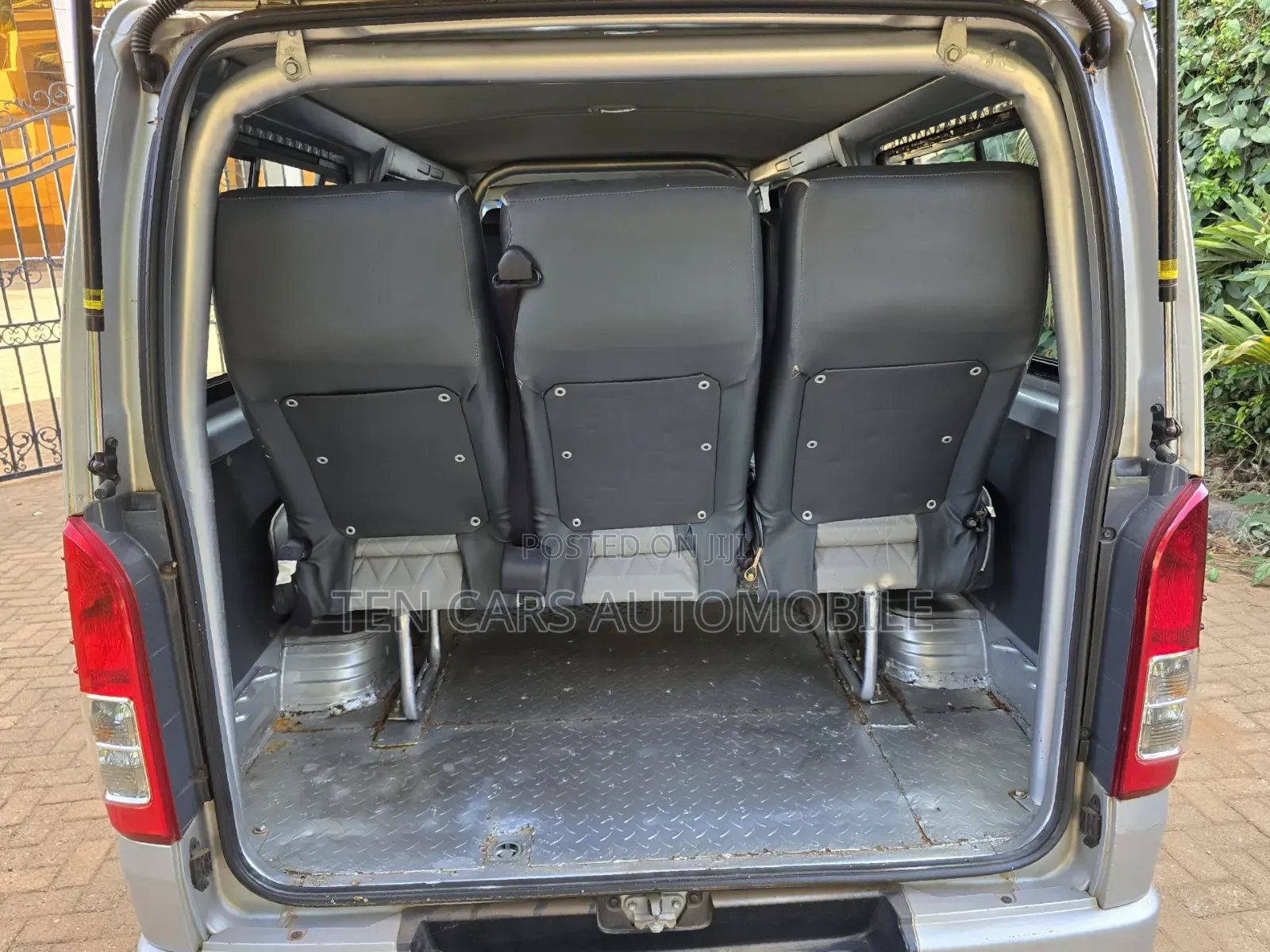 Toyota HiAce 2015 Silver