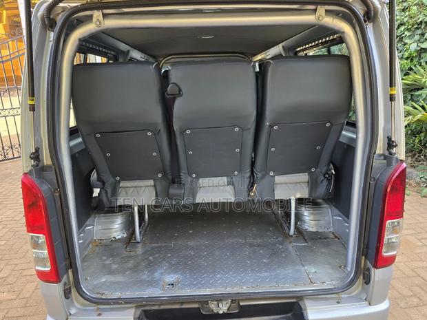 Toyota HiAce 2015 Silver - thumbnail 7