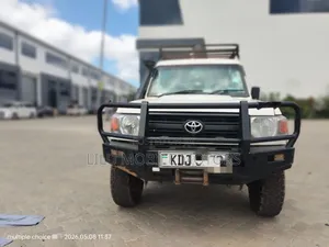Toyota Land Cruiser 2011 White