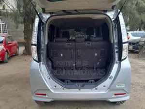 Toyota Tank 1.0 AWD 2018 Silver