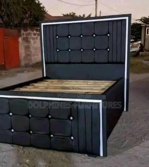 Black Chester Bed