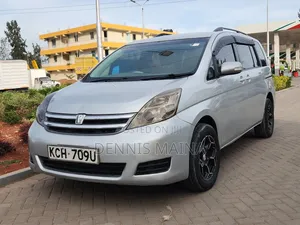 Toyota ISIS 2009 Silver