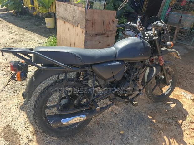 Bajaj Boxer 125 2022 Black - thumbnail 2
