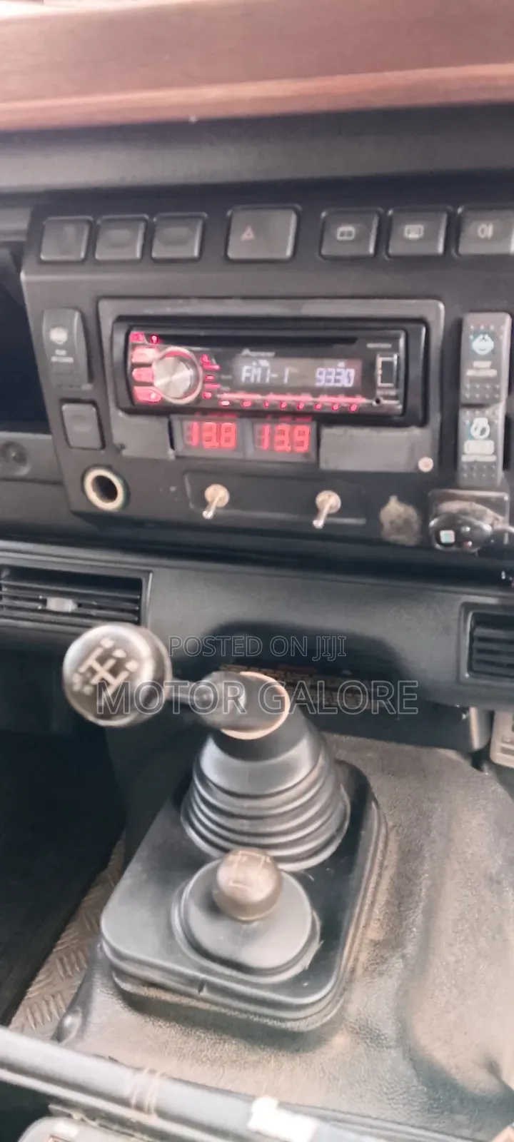 Land Rover Defender 2001 White