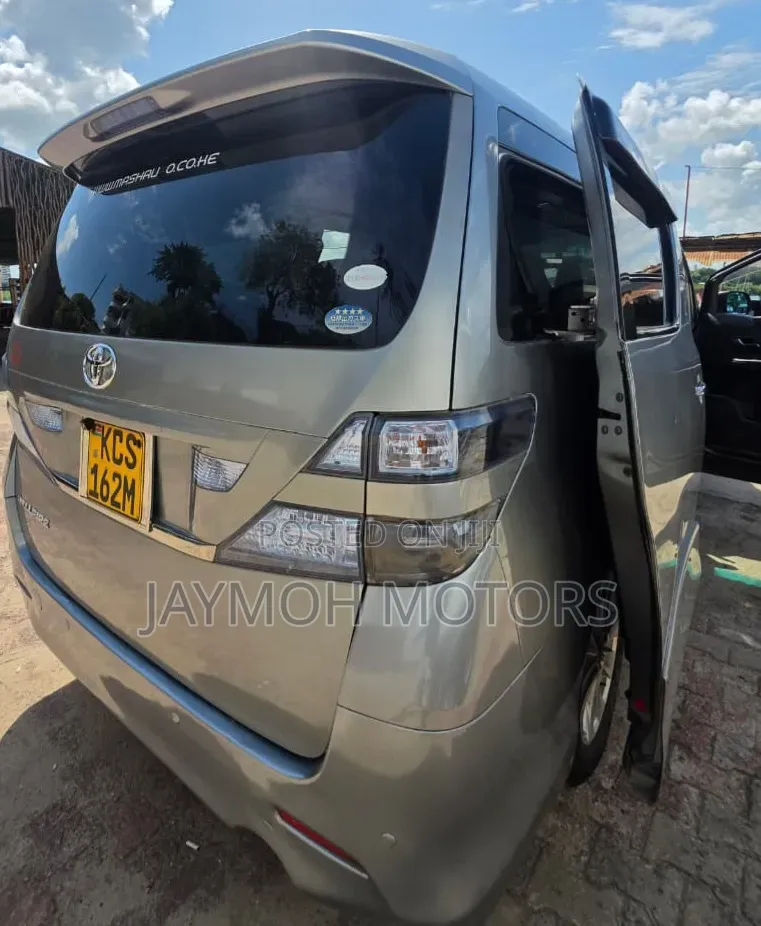 Toyota Alphard 2013 Silver