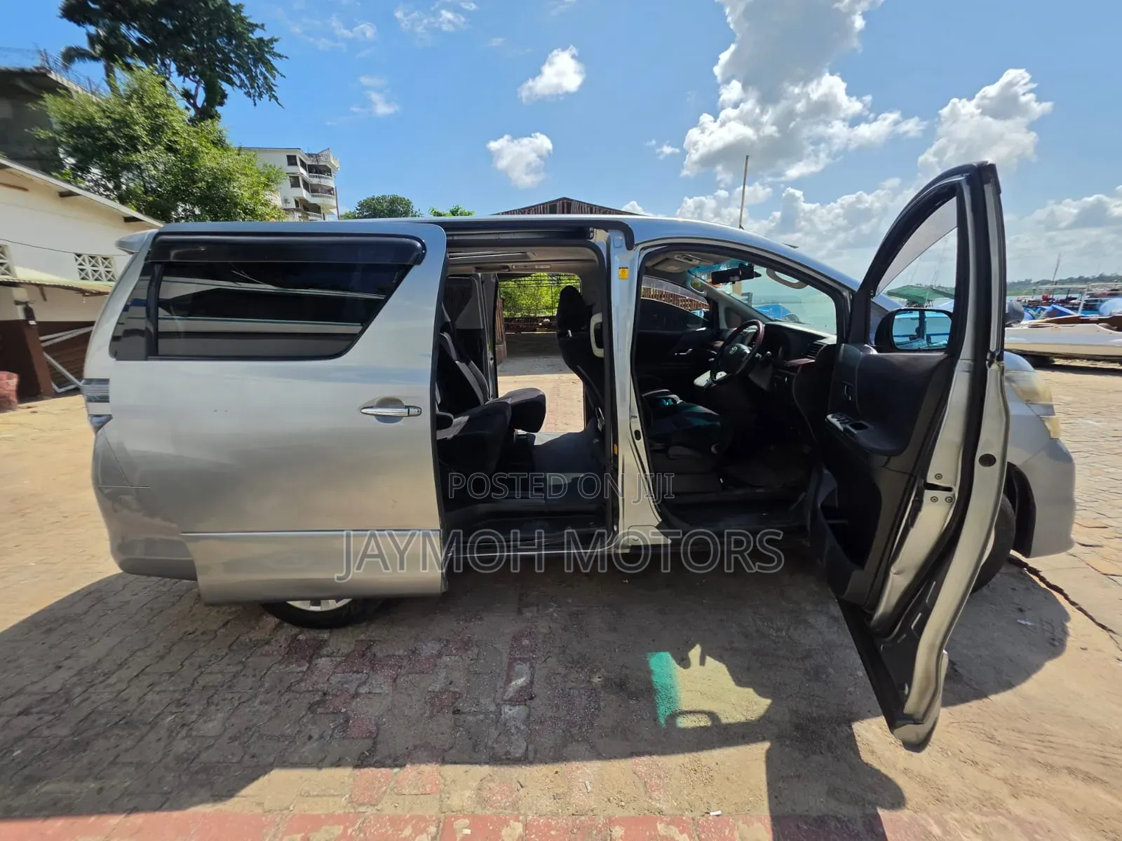 Toyota Alphard 2013 Silver