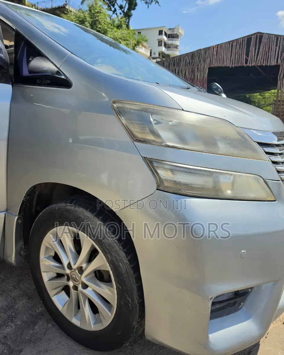 Toyota Alphard 2013 Silver