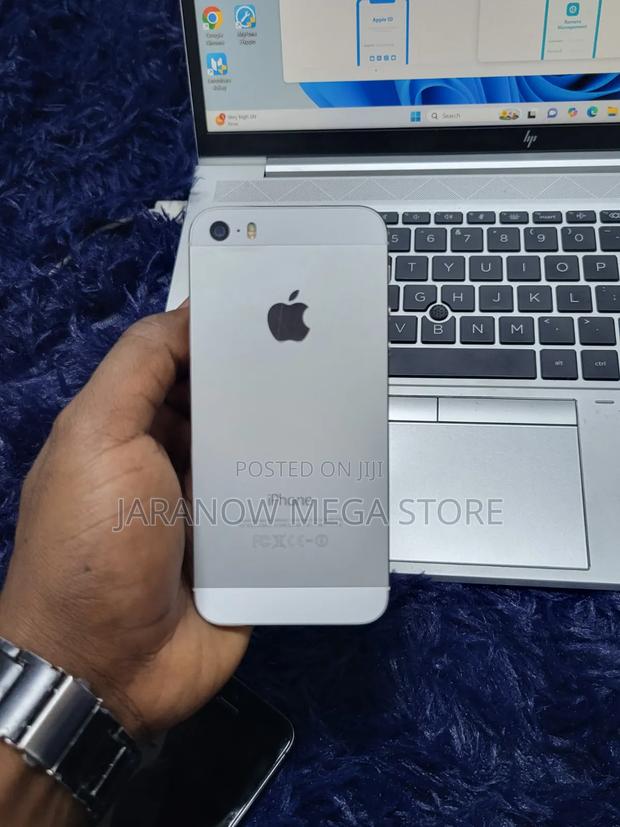Apple iPhone 5s 16 GB White