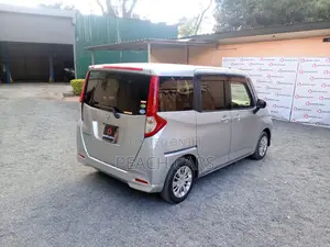 Toyota Roomy 2018 Silver