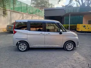 Toyota Roomy 2018 Silver