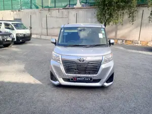 Toyota Roomy 2018 Silver