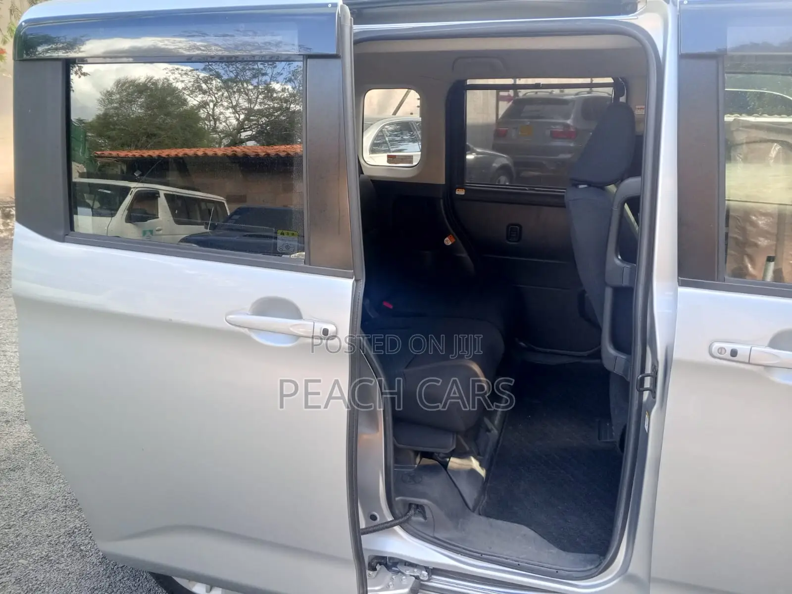 Toyota Roomy 2018 Silver