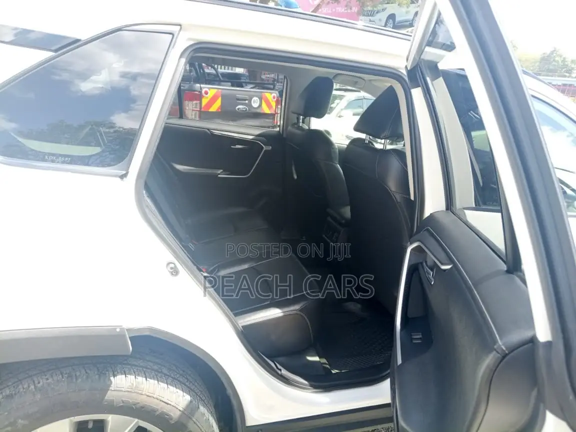Toyota RAV4 2019 White