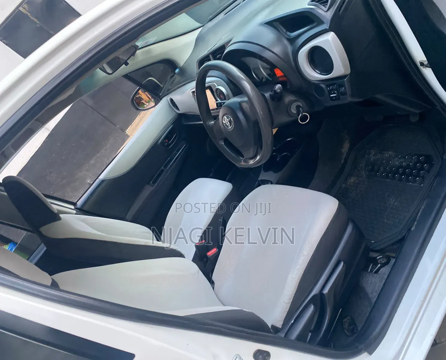 Toyota Vitz 2013 White