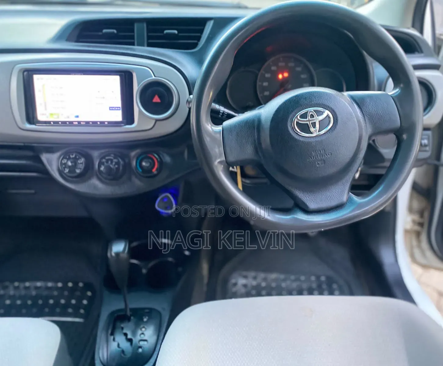 Toyota Vitz 2013 White