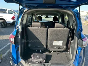 Toyota Sienta 2019 Blue