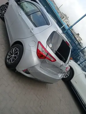Toyota Vitz 2019 Silver