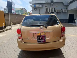 Toyota Corolla Fielder 2011 Gold