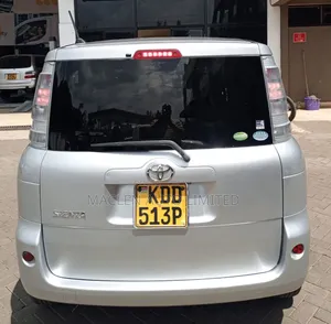 Toyota Sienta 2014 Silver